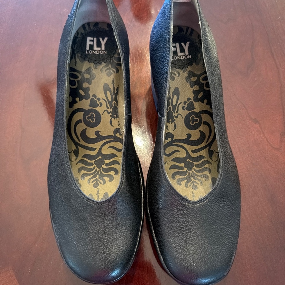 Shoes - Picture 1 of 3